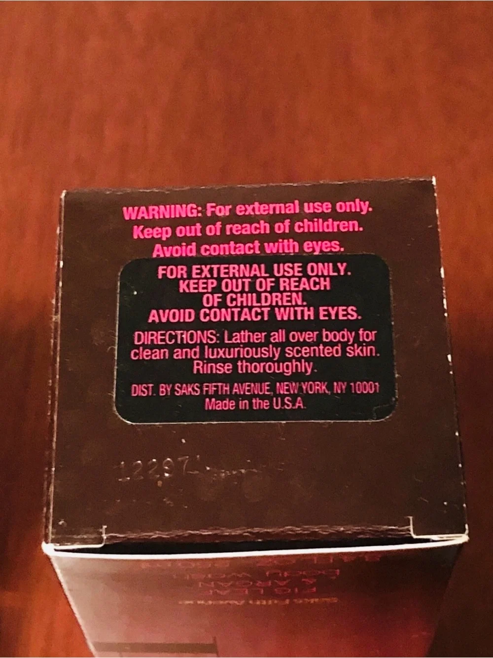 Saks Fifth Avenue Fig Leaf & Argan Body Wash - Hot Pink Ombre
